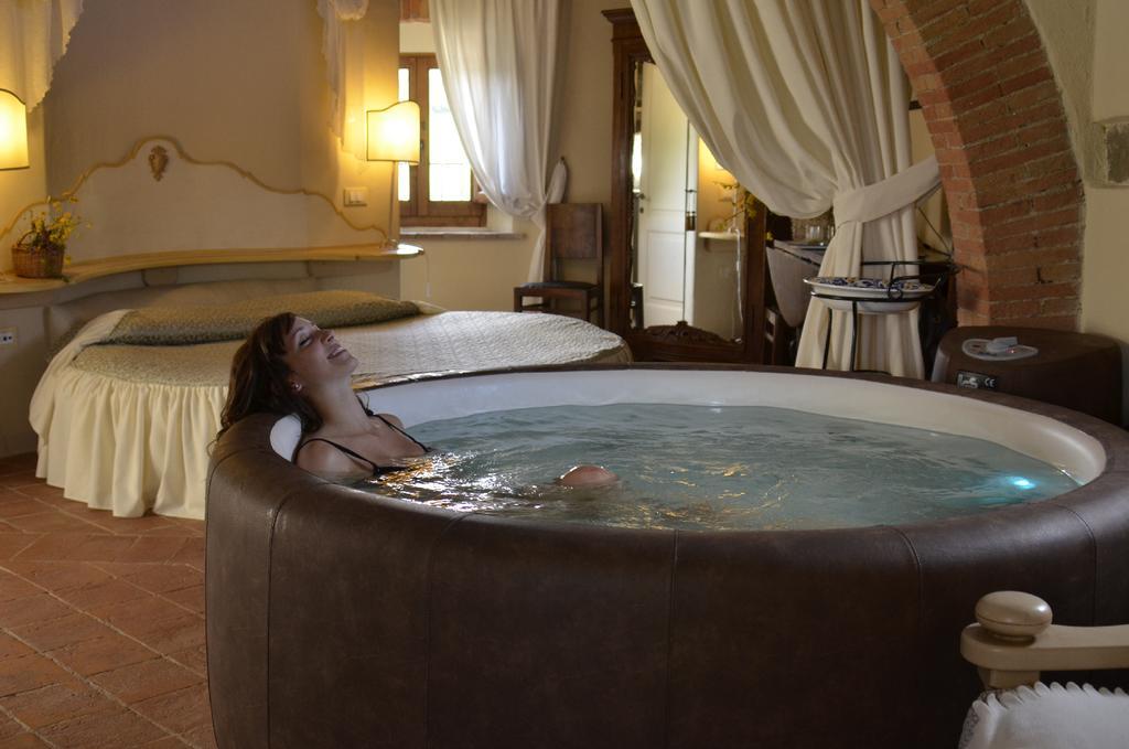 Il Cardo Resort Анґ'ярі Номер фото